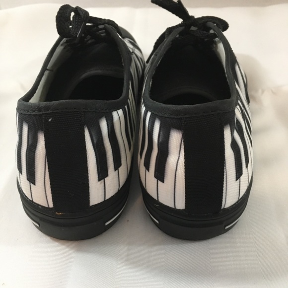 Piano key low top shoes. Like new condition. US10(E41) - Picture 4 of 13